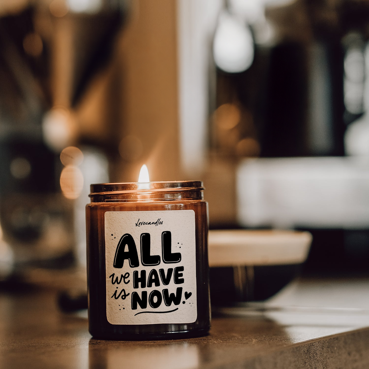 Geurkaars met Tekst “All We Have Is Now” – Vanille | Sojawas | Cadeau