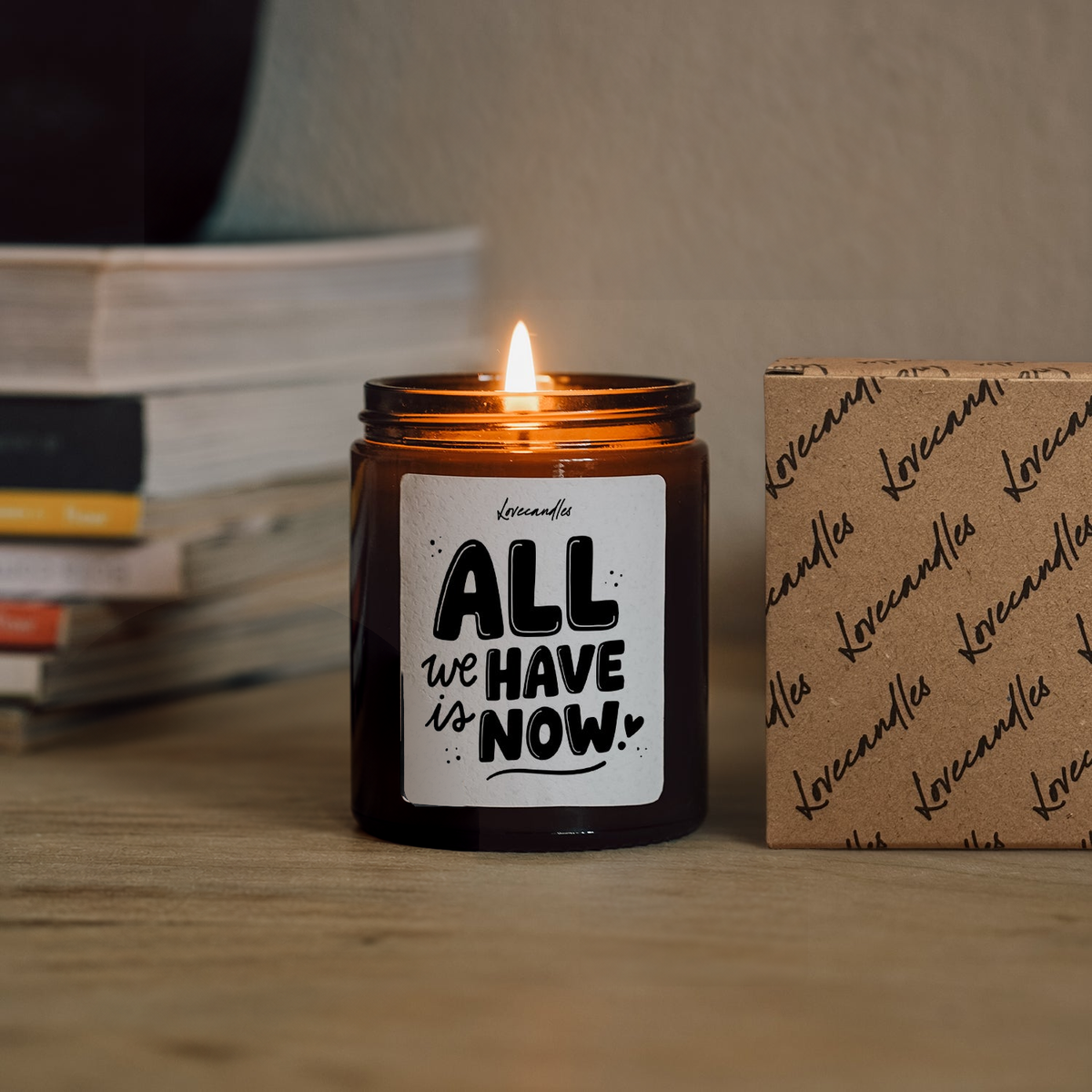 Geurkaars met Tekst “All We Have Is Now” – Vanille | Sojawas | Cadeau