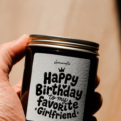 Geurkaars met Tekst “Happy Birthday To My Favorite Girlfriend” – Vanille | Sojawas | Cadeau