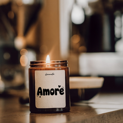 Geurkaars met Tekst “Amore” – Vanille | Sojawas | Cadeau