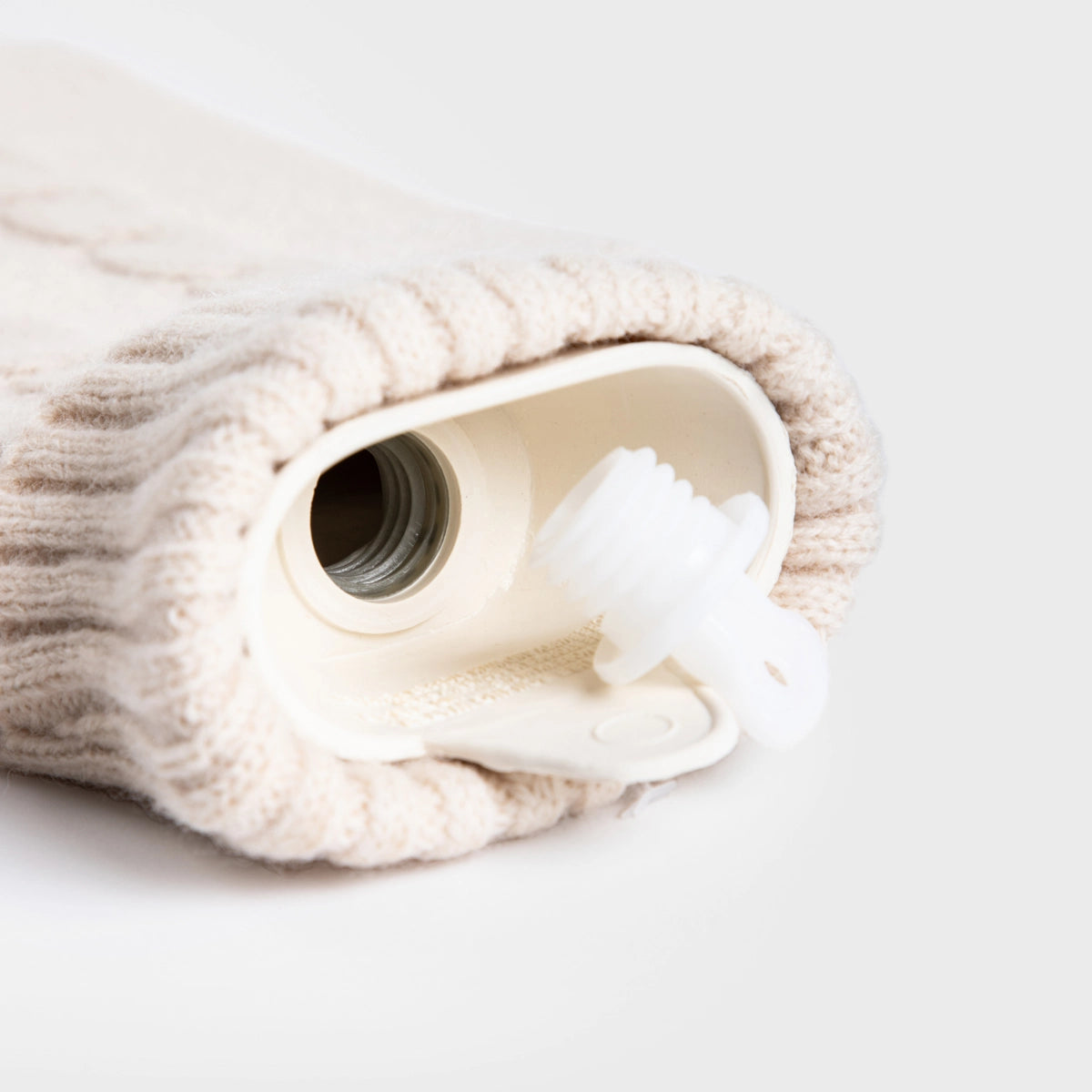BLISS Warmwaterkruik beige met knusse gebreide hoes | 2L