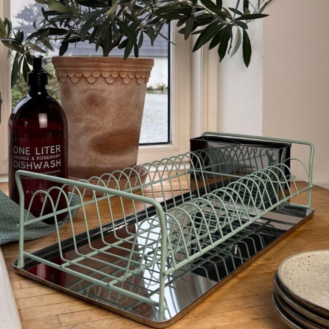 Compact Retro Dish Drainer with Cutlery Holder Leaf - Plint