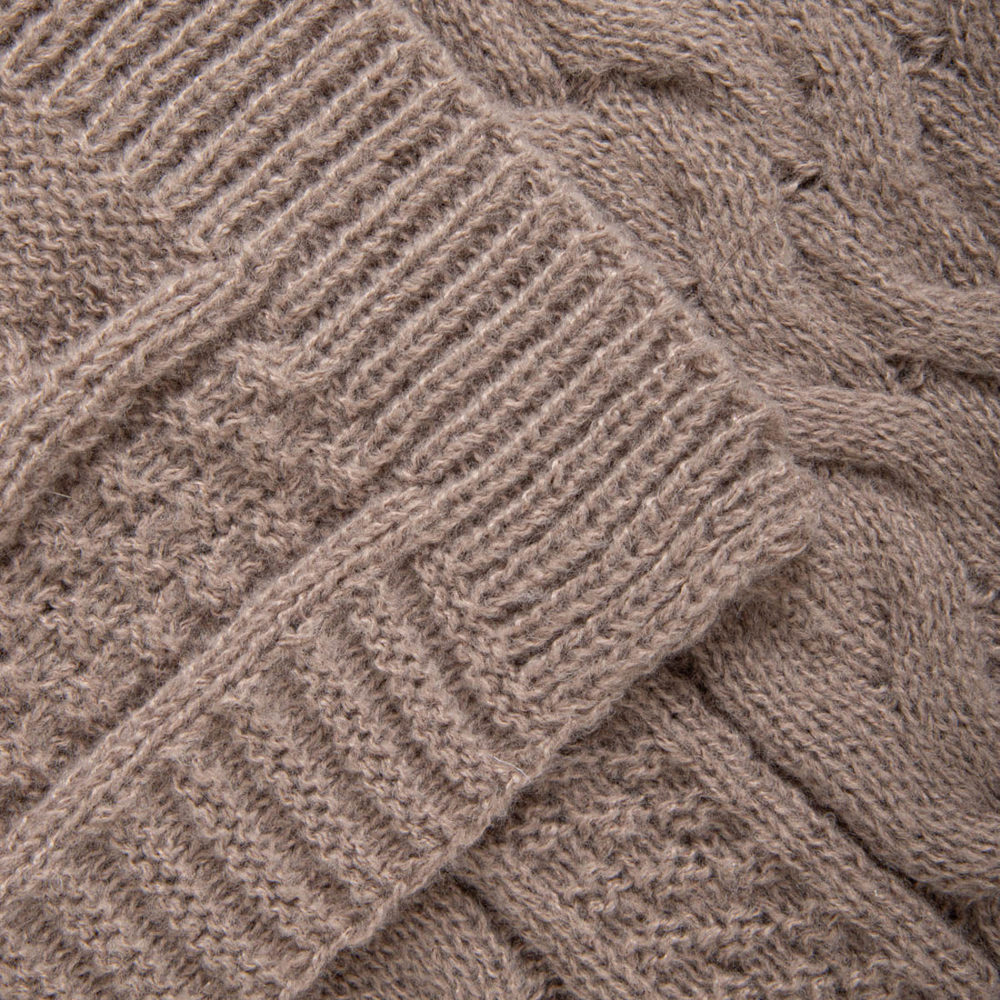 FLAVE | Zacht taupe deken met gebreide structuur | 130x170 cm